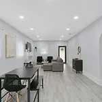 Center Miami Designer Home 3 Bedroom Sleeps 9