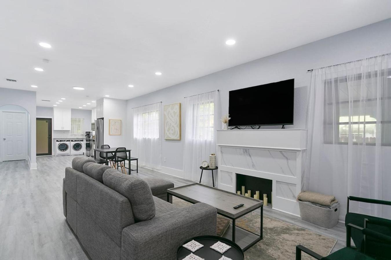 Center Designer 3 Bedroom Sleeps 9 *